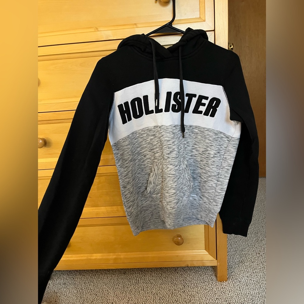 Hollister (XS) hoodie, block color